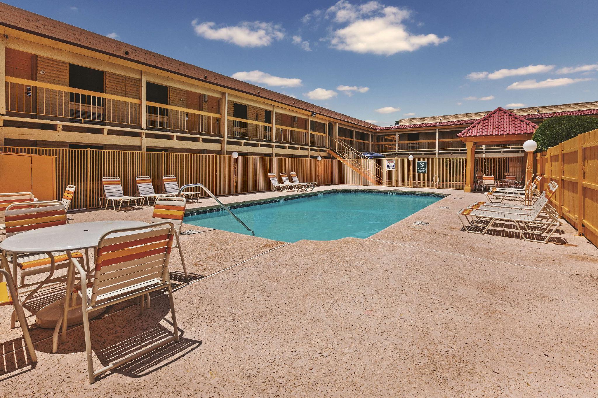 La Quinta Inn By Wyndham Wichita Falls Event Center North Exterior photo